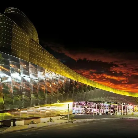 Cometa Center *